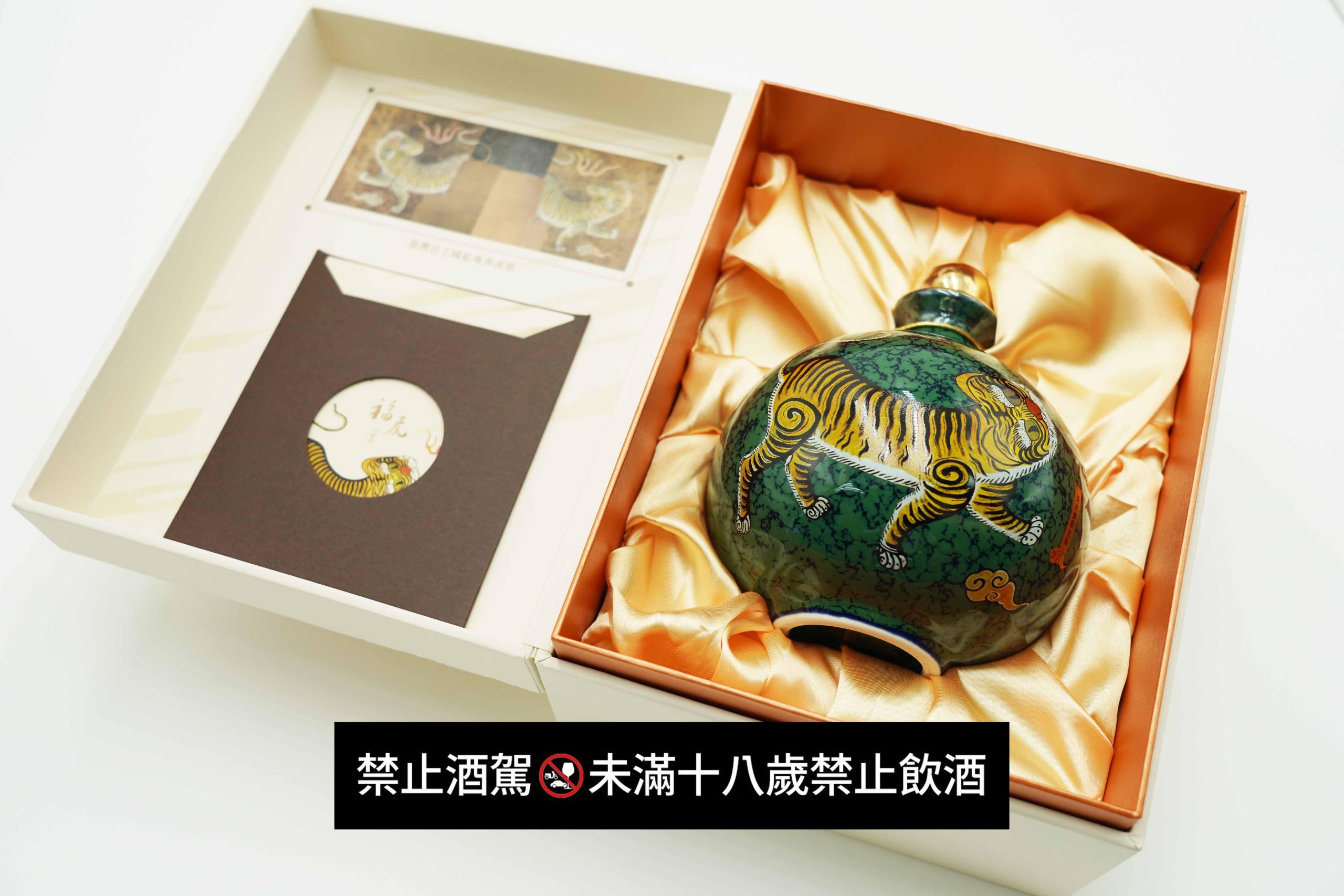 外盒打開02 Slide F 2